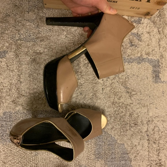 Nude BCBG Platform Heels (8.5) - Picture 3 of 5